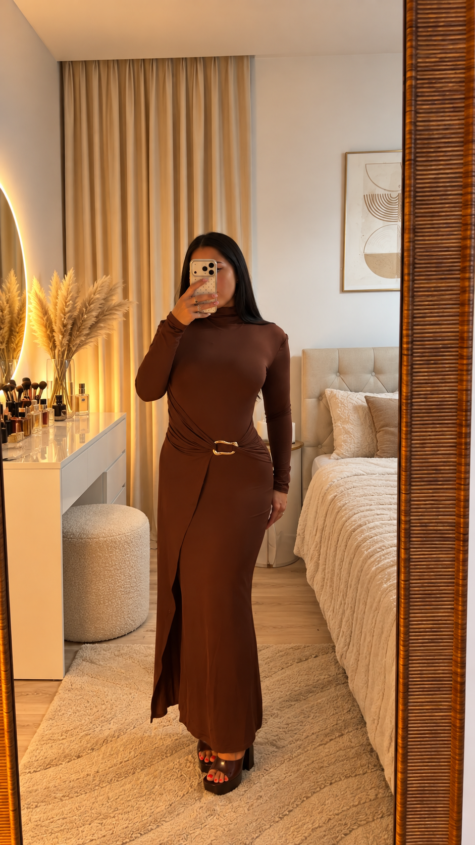 Robe longue drapée à col montant – Modèle Dahlia